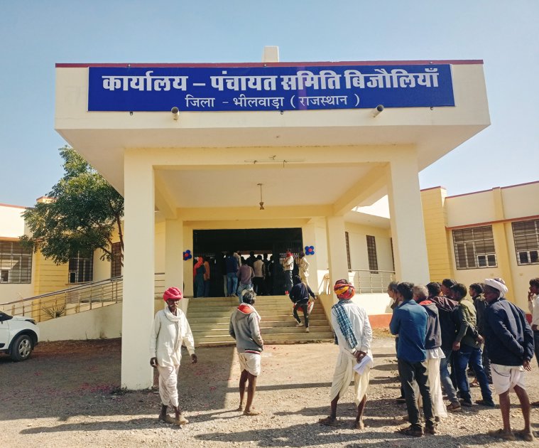 पंचायतों समिति सभागार में शुरू हुई लॉटरी प्रक्रिया