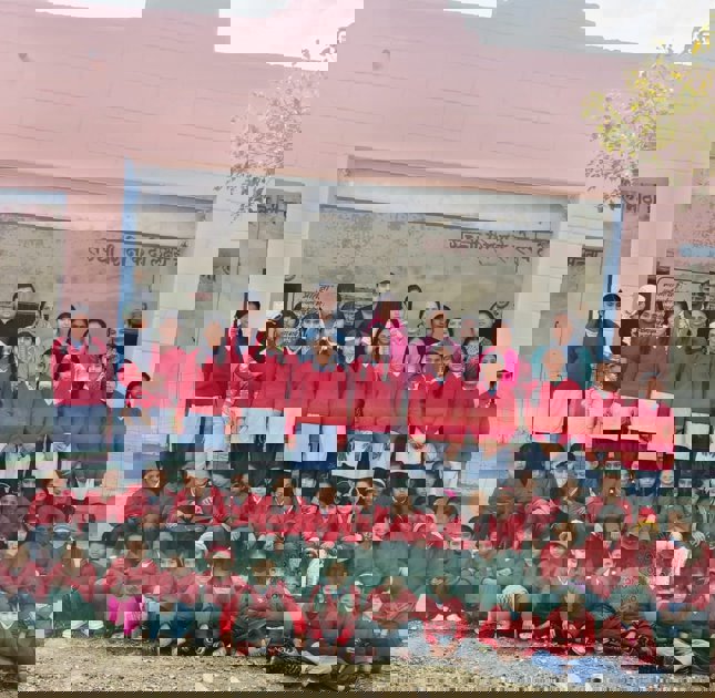 छोटी बिजौलिया स्कूल में 57 छात्राओं को निशुल्क स्वेटर वितरण