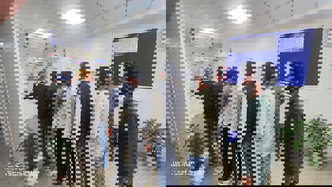 ग्राहकों को मिले नए एवं कड़क नोट, शाखा प्रबंधक ने साइबर फ्रॉड से बचाव के उपाय बताए