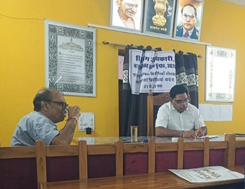 8 ने वापस लिए नामांकन