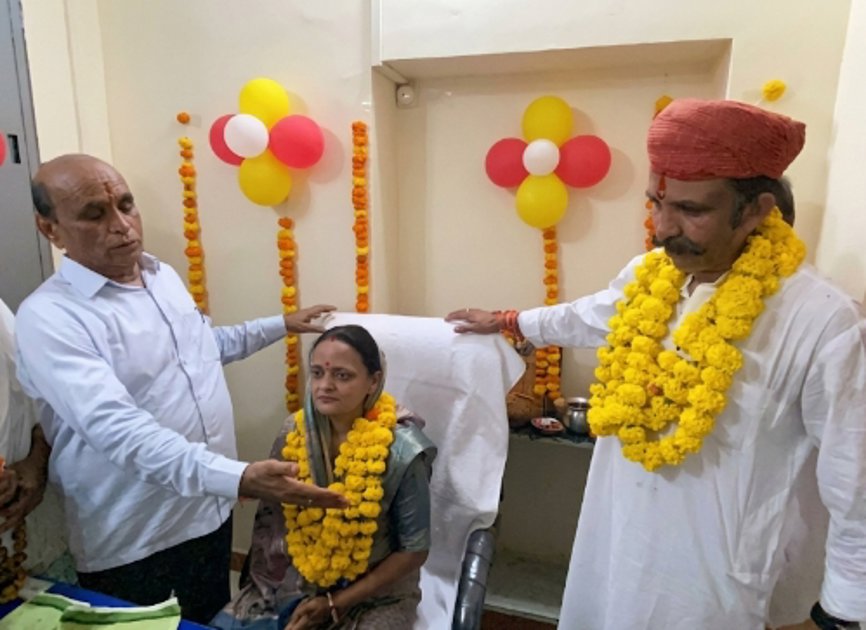 सादगी से नवनिर्वाचित अध्यक्ष स्नेहा तिवारी ने संभाला पदभार