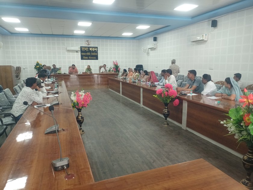 बंद रोड लाइट से लेकर टूटी सड़कों तक उठे मुद्दे