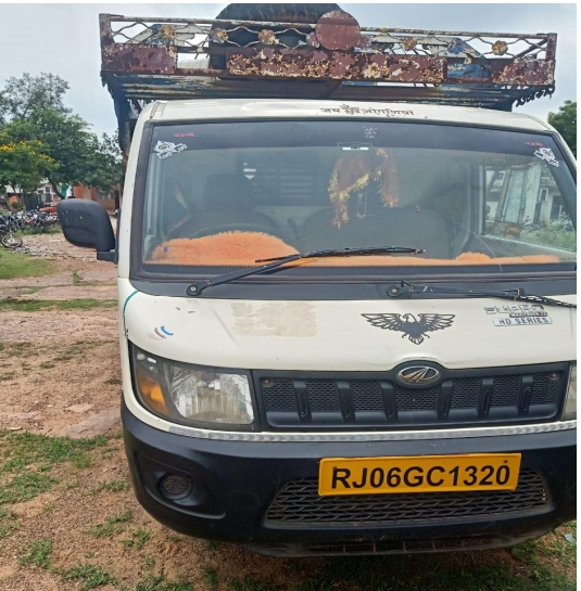 जब्त किया गया लोडिंग वाहन 