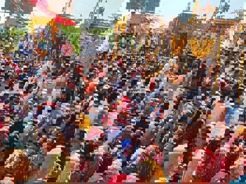 श्री राम कृष्ण कल्कि शक्ति महायज्ञ के तहत श्री राम दिव्य रथ का भव्य आगमन, जलेंद्री पहुंचा रथ