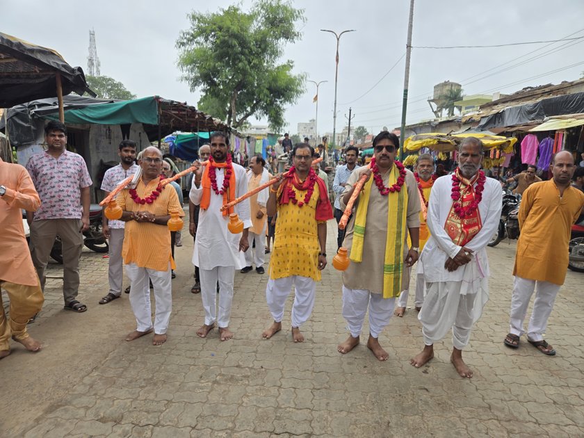 कांवड़ यात्रा में उमड़ा आस्था का सैलाब, 300 श्रद्धालु हुए शामिल
