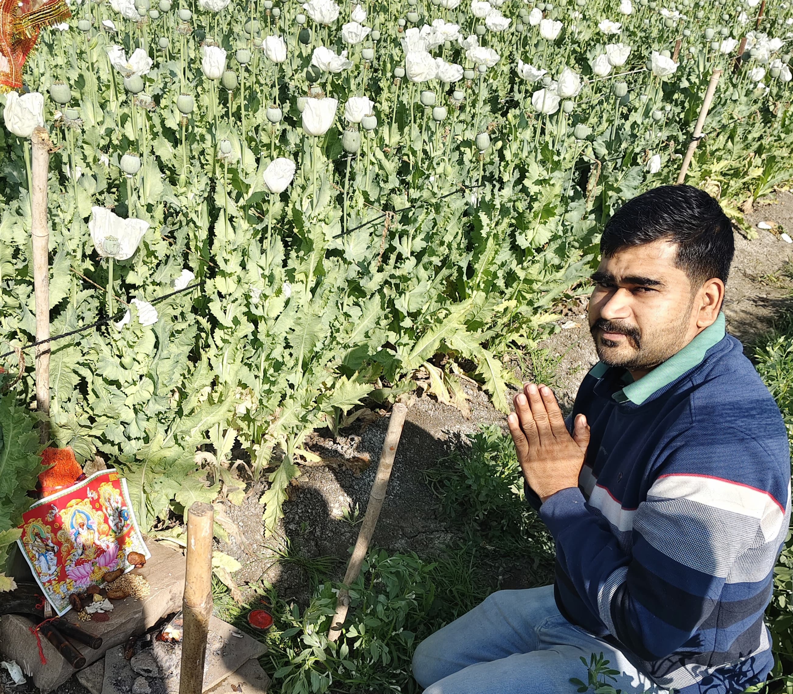 अच्छी फसल की कामना को लेकर पूजा अर्चना करते हुए