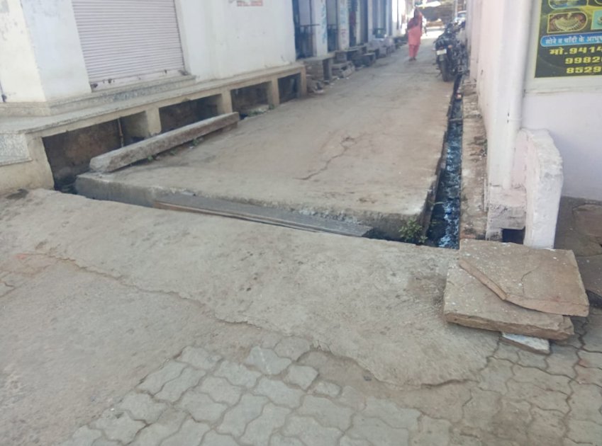 वाहन चालकों और दुकानदारों का बढ़ा सिरदर्द