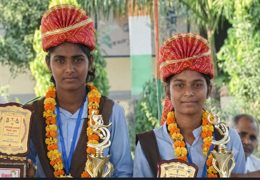 राज्य स्तरीय हॉकी प्रतियोगिता में बिजौलिया की दो छात्राओं ने जीता सिल्वर मेडल