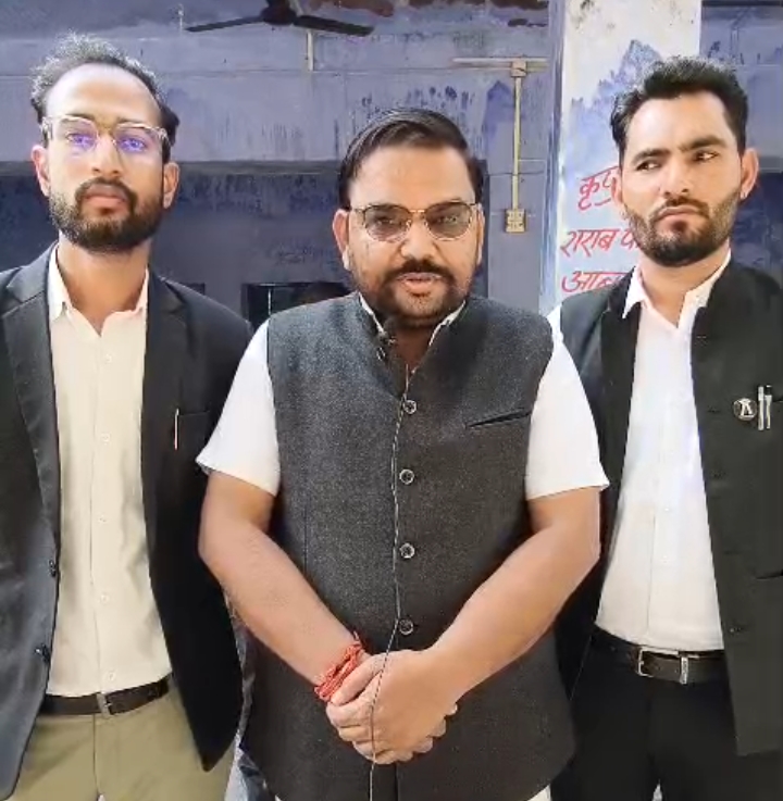 बिजौलिया अभिभाषक परिषद के अध्यक्ष एडवोकेट सुमित जोशी संबोधित करते हुए 