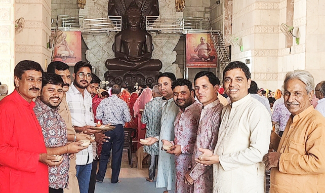 बिजौलिया के दिगंबर जैन पार्श्वनाथ तपोदय क्षेत्र पर निर्वाण लड्डू चढ़ाया,ग्रामीण क्षेत्र में आज भी मनाई दिवाली