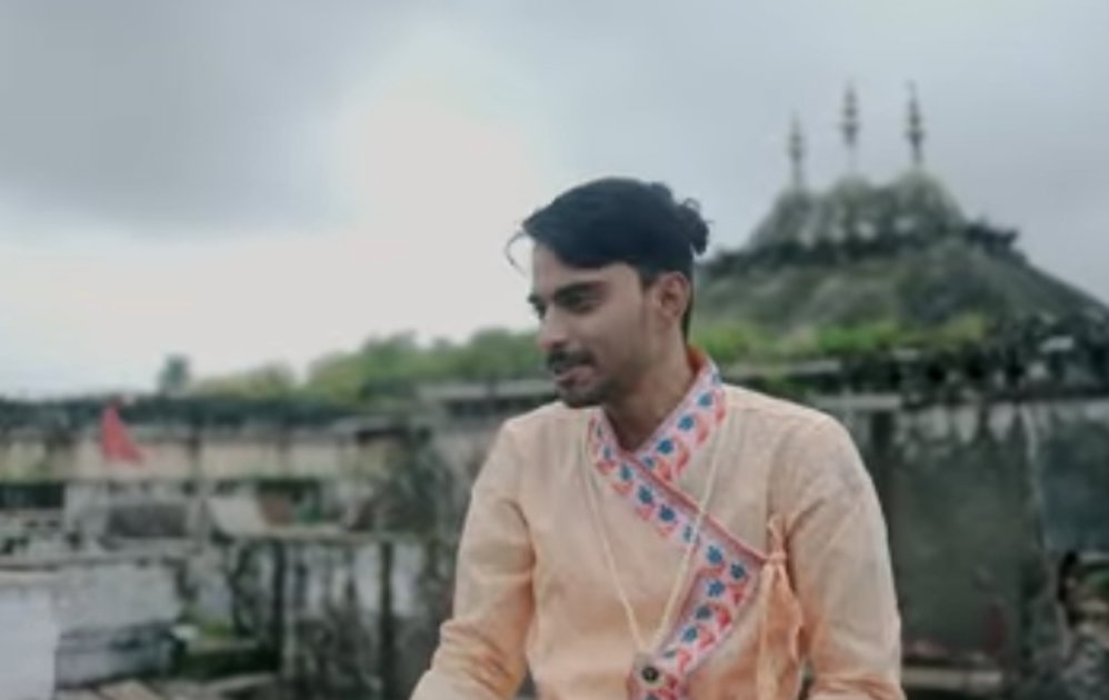 अनुज प्रजापत ने रचा श्री बांके बिहारी चारभुजा जी की प्राकट्य लीला पर आधारित भजन