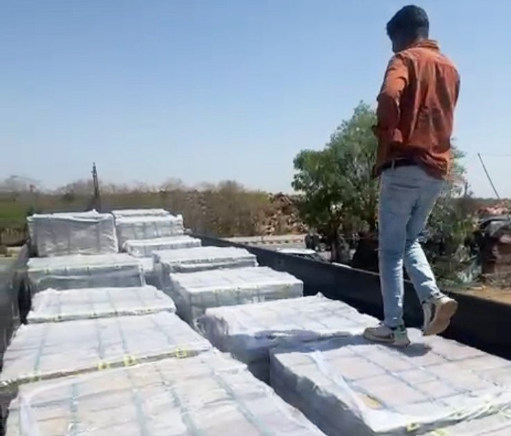 खनिज विभाग पर दादागिरी के आरोप, हैंड कट को मशीन कट बताकर वसूली से रोष