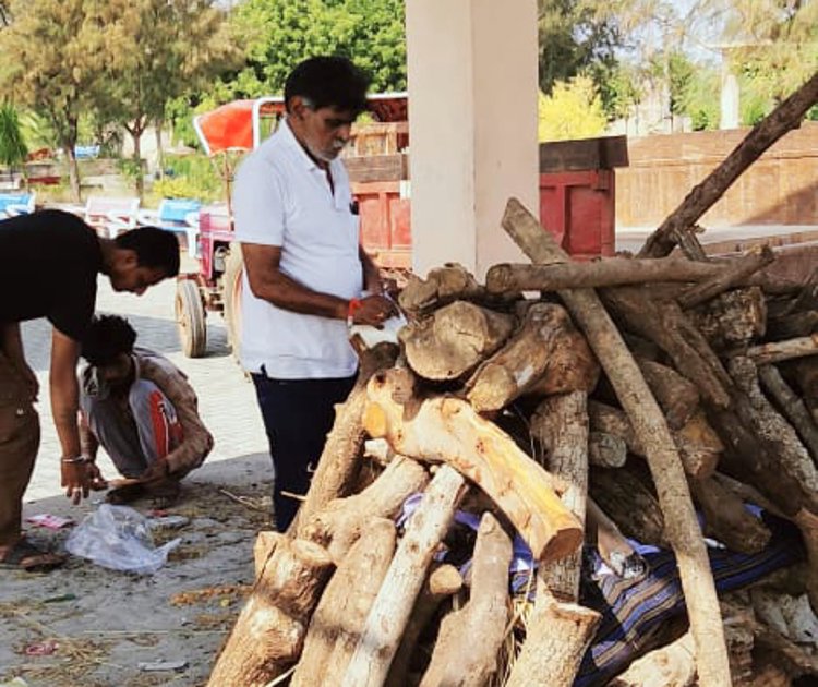 लावारिस लाश का किया अंतिम संस्कार
