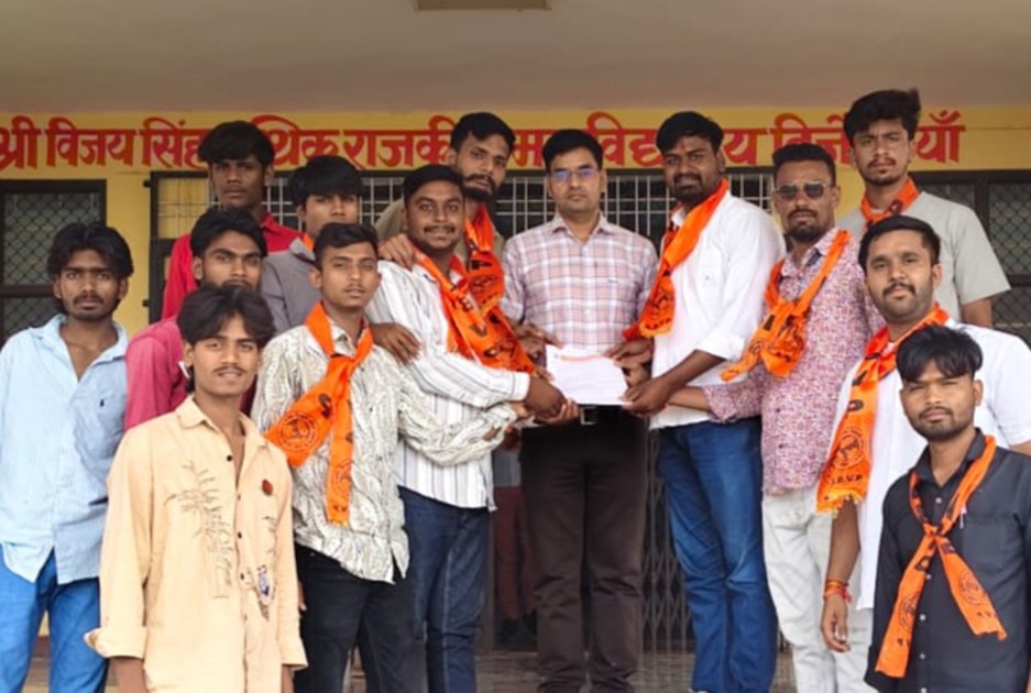 पांच सूत्रीय मांगों को लेकर एबीवीपी ने सौंपा ज्ञापन