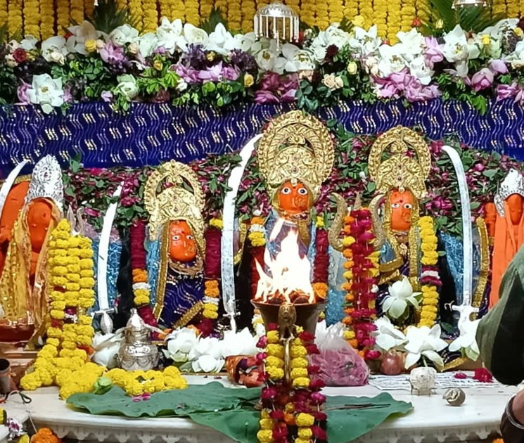 डीजे पर नाचते गाते पैदल पहुंच रहे भक्त, धार्मिक आयोजनों से माहौल भक्तिमय