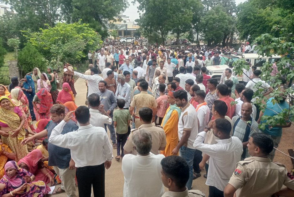 बिजौलिया बंद सफल, हजारों लोगों ने रैली निकाल एसडीएम को दिया ज्ञापन