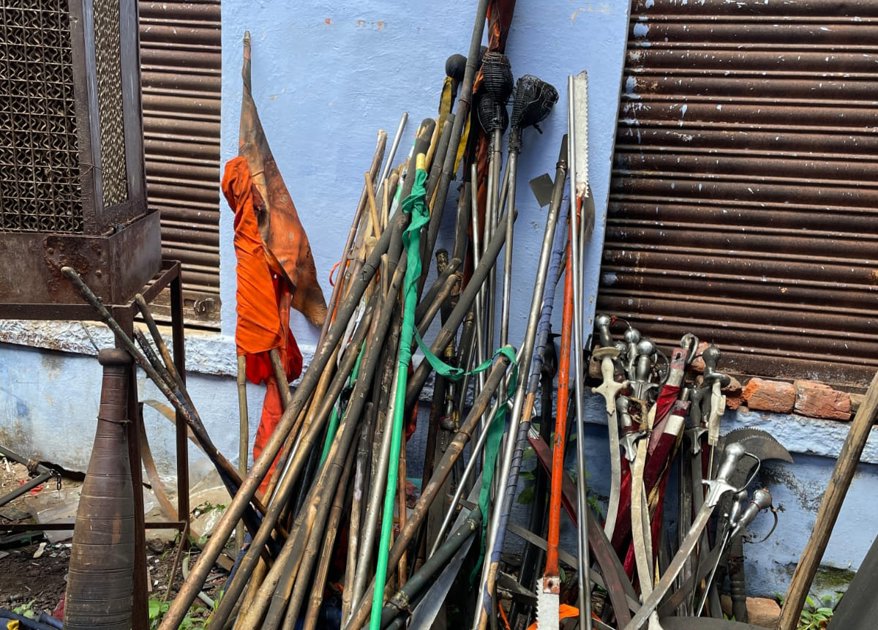 अखाड़े का सामान जलकर खाक, 13 वर्षों में जुटाया अखाड़ा प्रदर्शन का सामान, दस्तावेज और फोटो भी जले