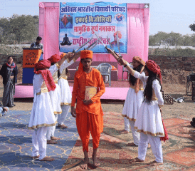  सामूहिक सूर्यनमस्कार, संगोष्ठी, सामूहिक योग और विचार संगोष्ठी का आयोजन